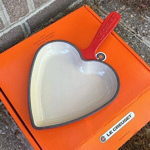 LE CREUSET HEART SKILLET